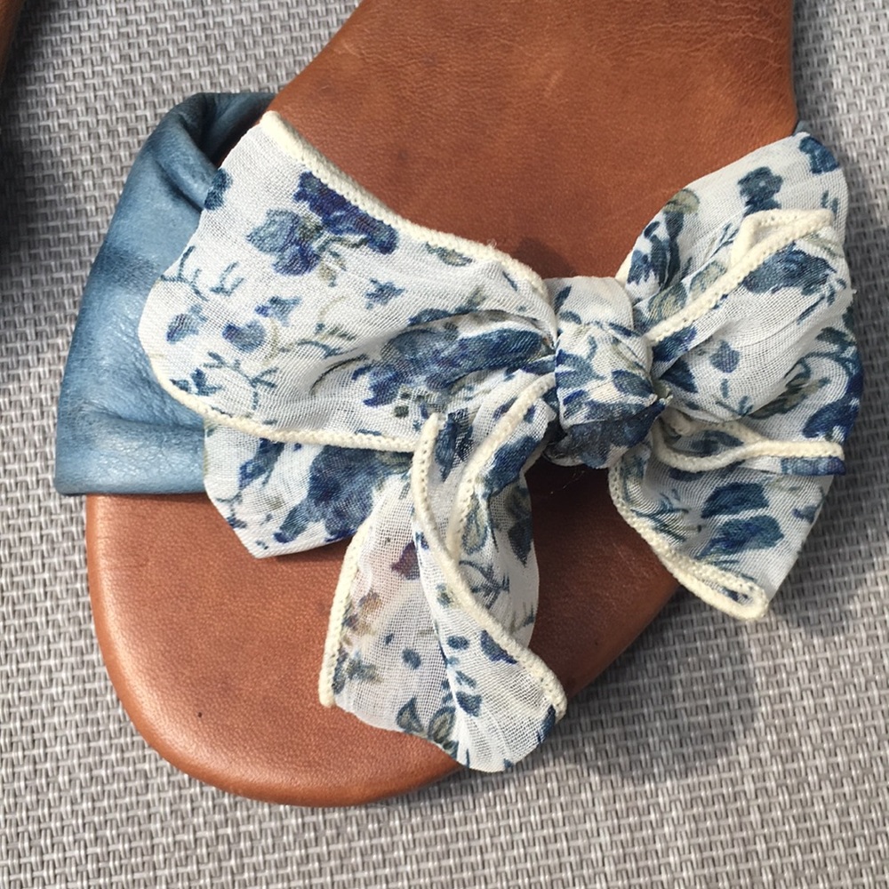Steve Madden Blue Floral Slides - Picture 3 of 6